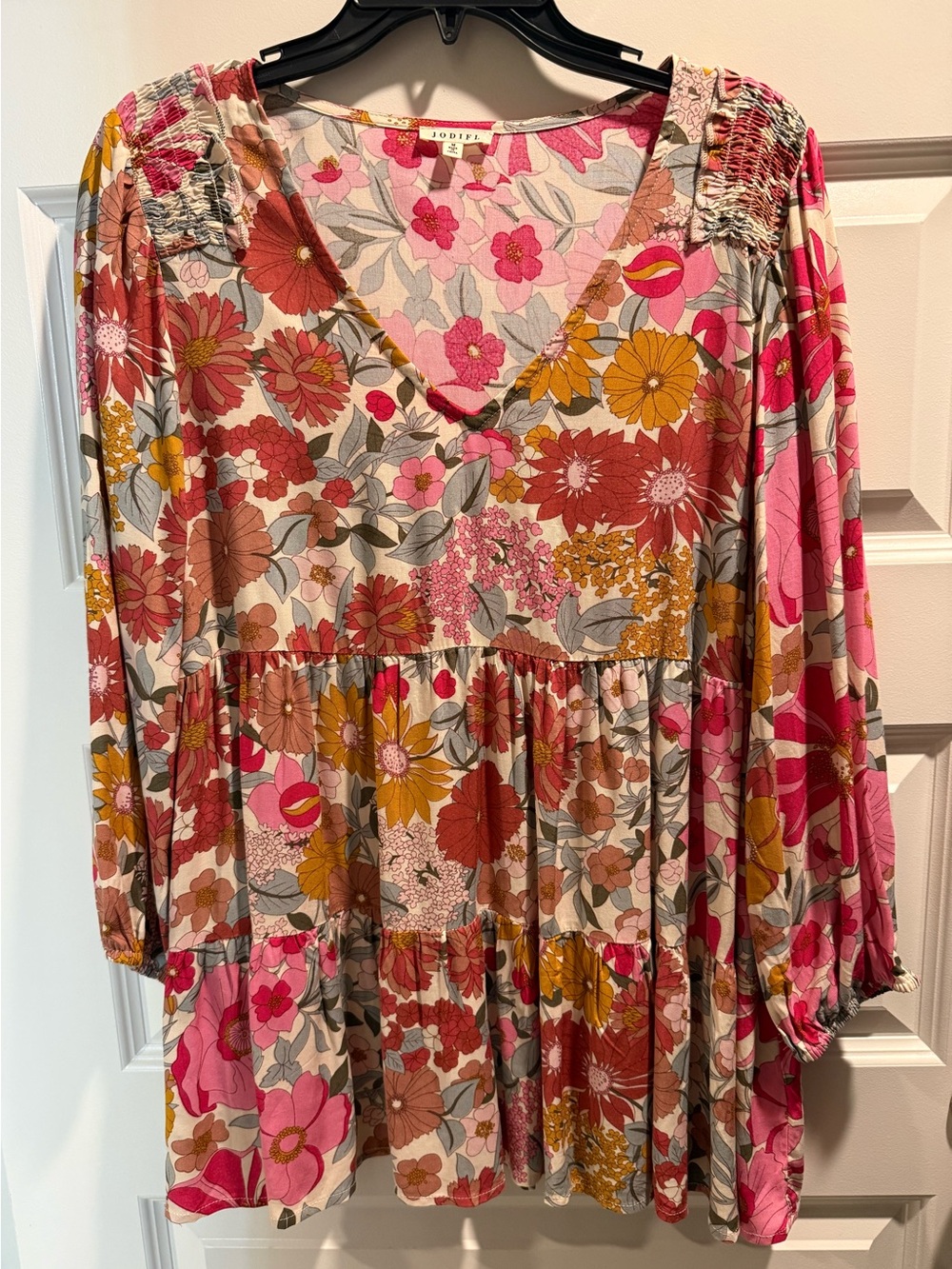 JODIFL Pink Multi Floral V-Neck Smocked Shoulder Tiered Top Blouse New size M